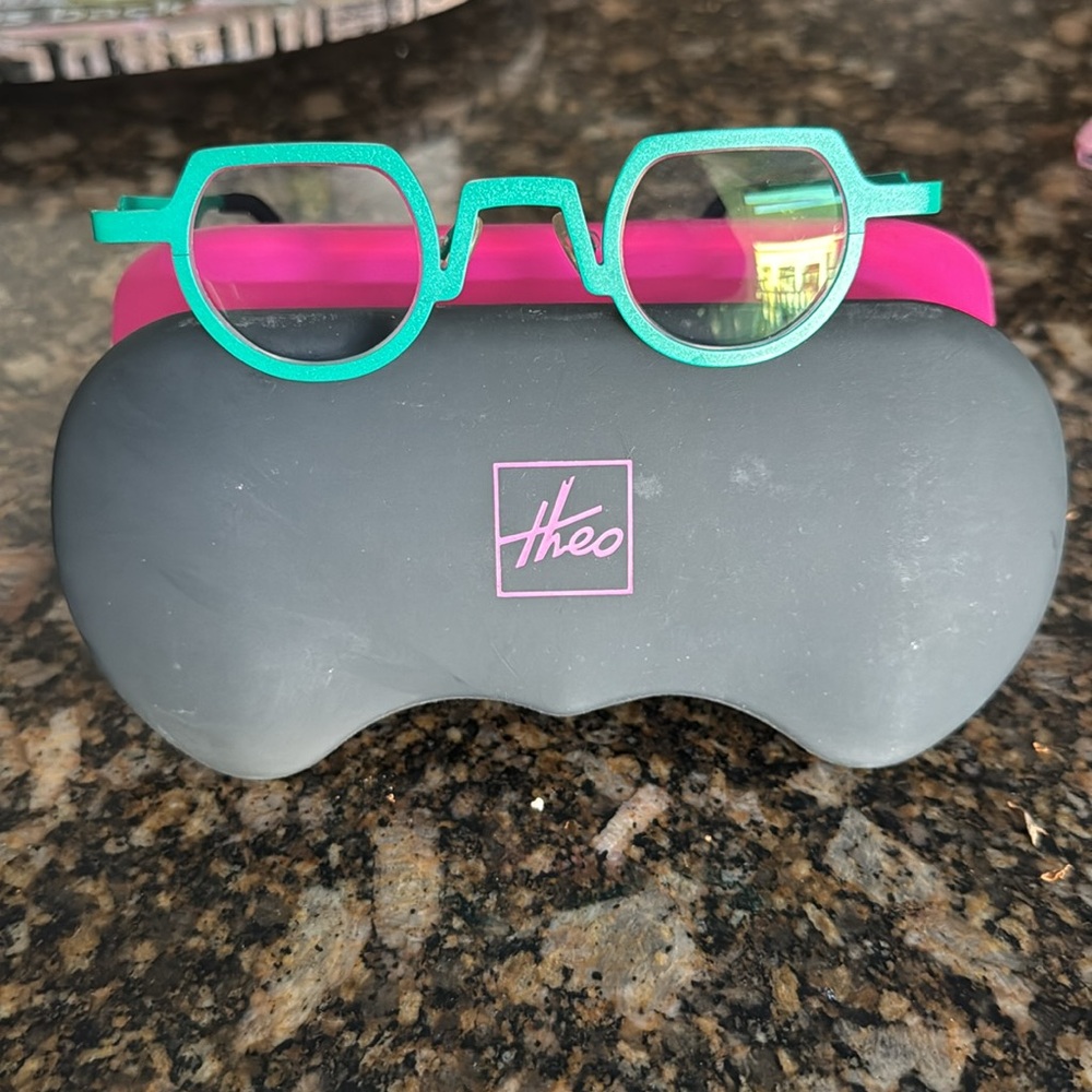 Extremely rare yet so fun and funky Theo Loves You Green Eyeglasses - Picture 2 of 12